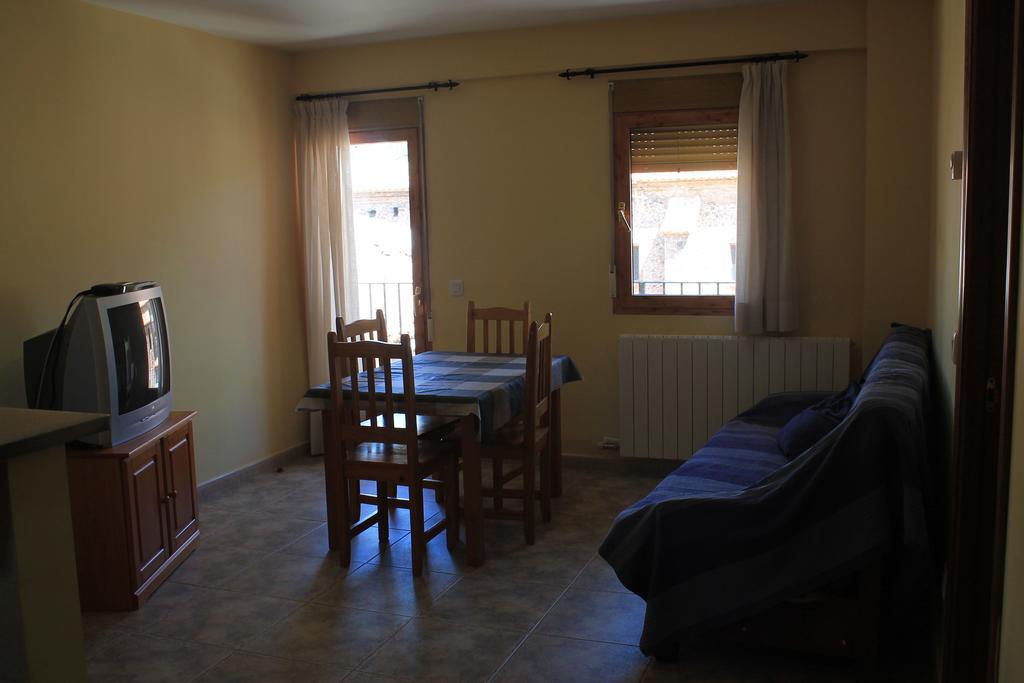 Apartamentos Turisticos Rosario Camarena de la Sierra Room photo