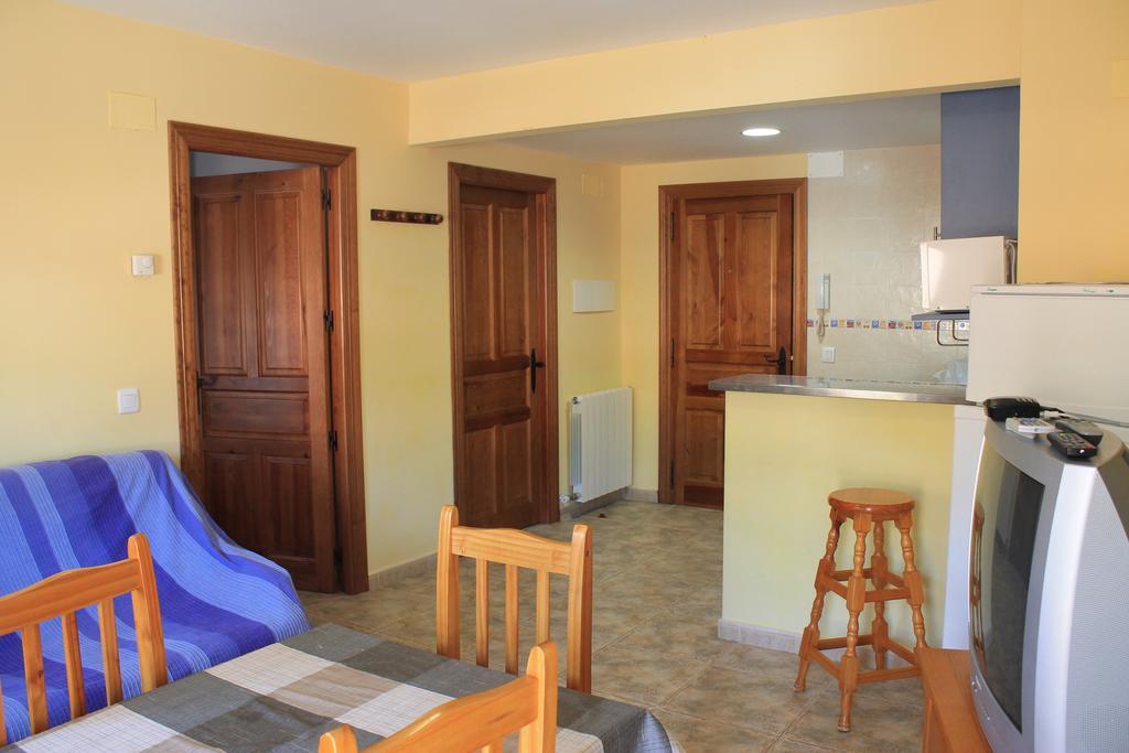Apartamentos Turisticos Rosario Camarena de la Sierra Room photo